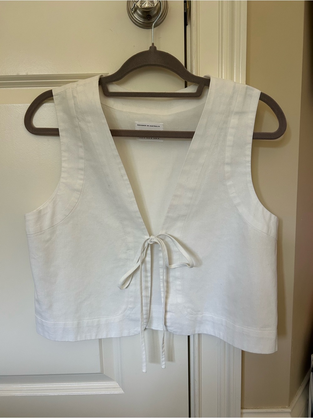 Sabo Skirt White Tie-Front Vest Top